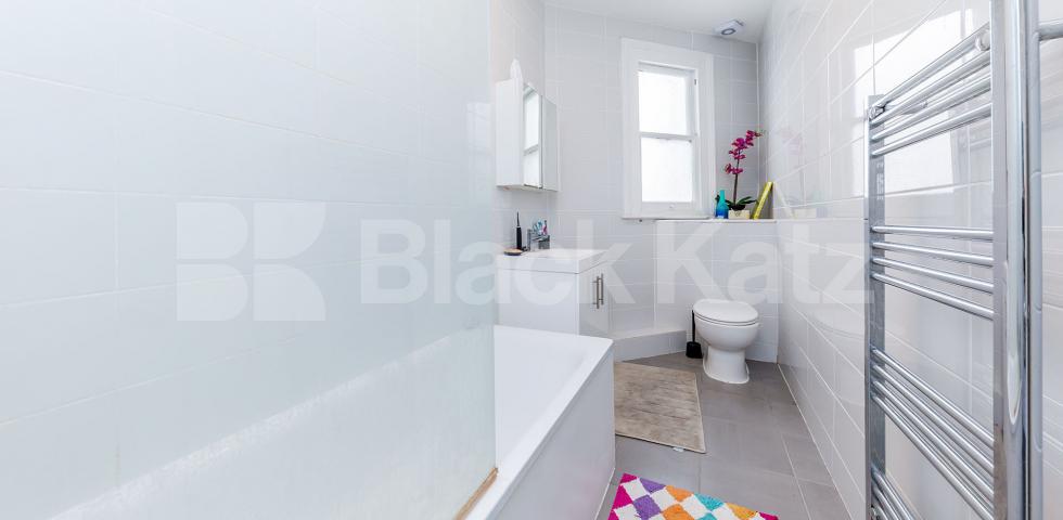 			Spectacular Top Floor Property !!!, 3 Bedroom, 1 bath, 1 reception Flat			 Linden Mansions, Hornsey Lane, Highgate/Archway