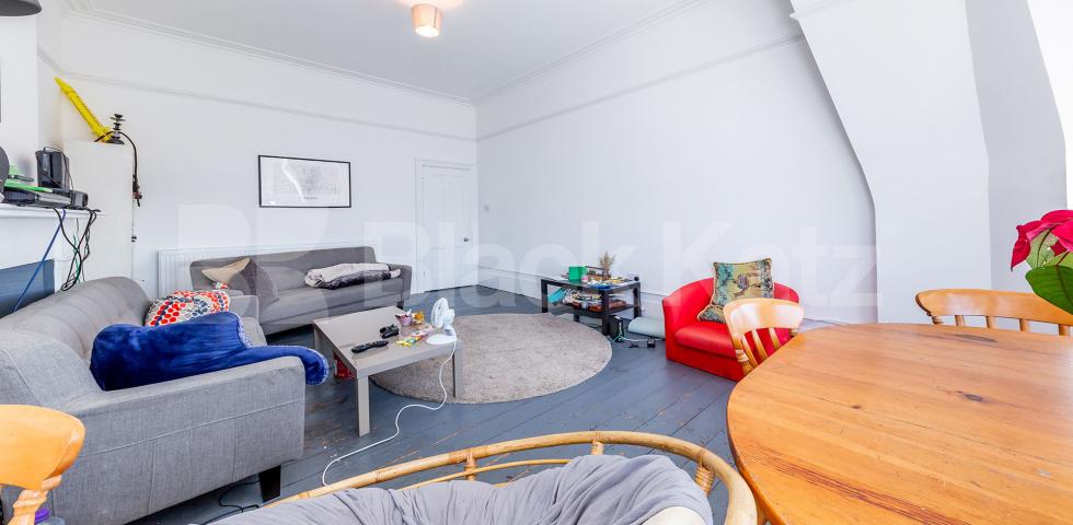 			Spectacular Top Floor Property !!!, 3 Bedroom, 1 bath, 1 reception Flat			 Linden Mansions, Hornsey Lane, Highgate/Archway