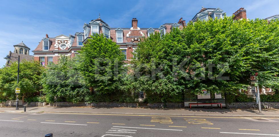 			Spectacular Top Floor Property !!!, 3 Bedroom, 1 bath, 1 reception Flat			 Linden Mansions, Hornsey Lane, Highgate/Archway