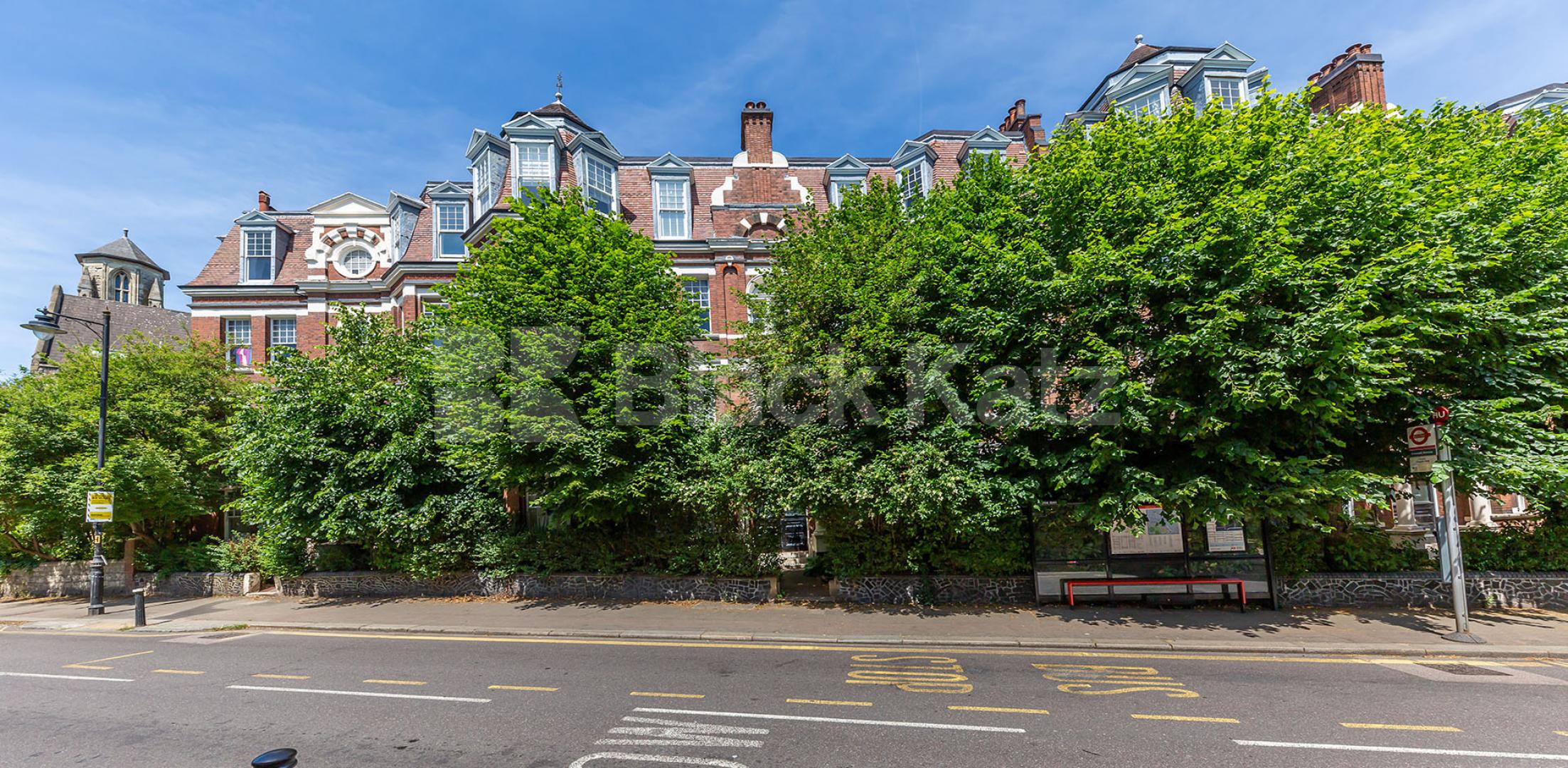 			Spectacular Top Floor Property !!!, 3 Bedroom, 1 bath, 1 reception Flat			 Linden Mansions, Hornsey Lane, Highgate/Archway