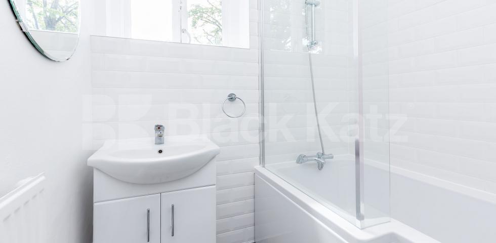 			MODERN 4 BEDROOM FLAT RIGHT BY MILE END TUBE STATION, 4 Bedroom, 1 bath, 1 reception Apartment			 Maplin Street, MILE END