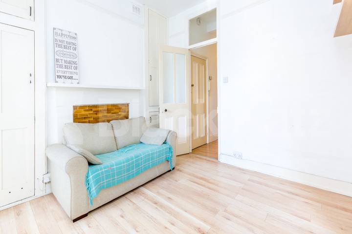 Located within a period conversion situated on the raised ground floor Cathcart Hill, Dartmouth Park