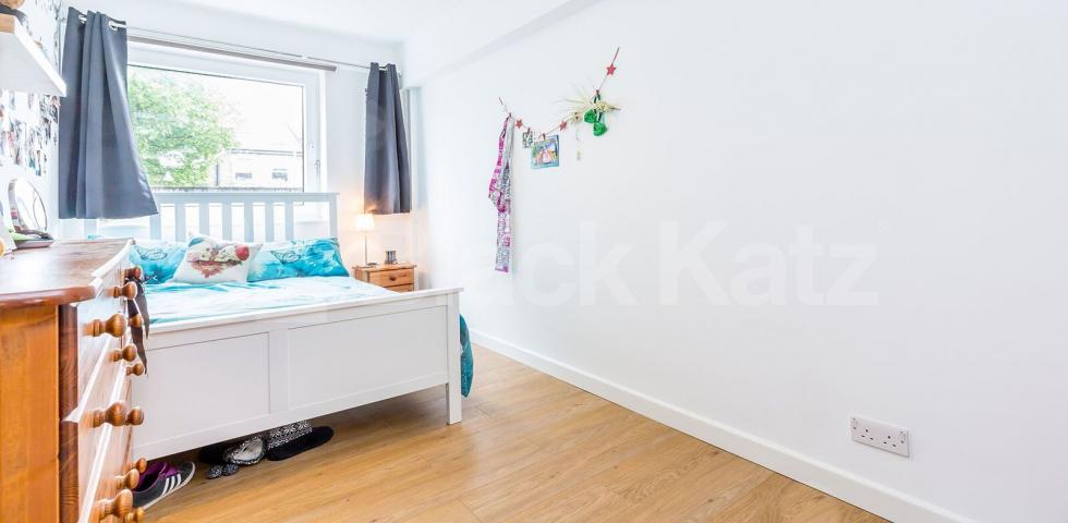 			NEW INSTRUCTION!, 3 Bedroom, 1 bath, 1 reception Flat			 Viceroy Close, East Finchley