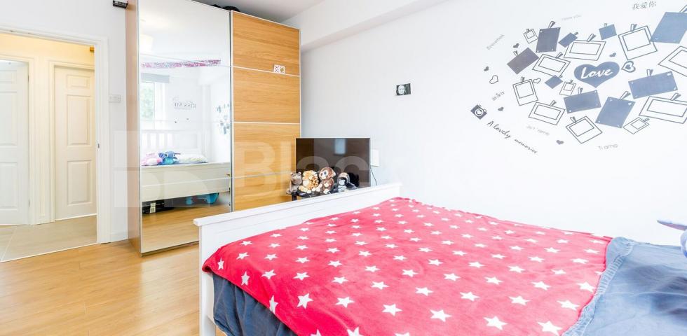 			Fantatstic new instruction , 3 Bedroom, 1 bath, 1 reception Flat			 Viceroy Close, East Finchley