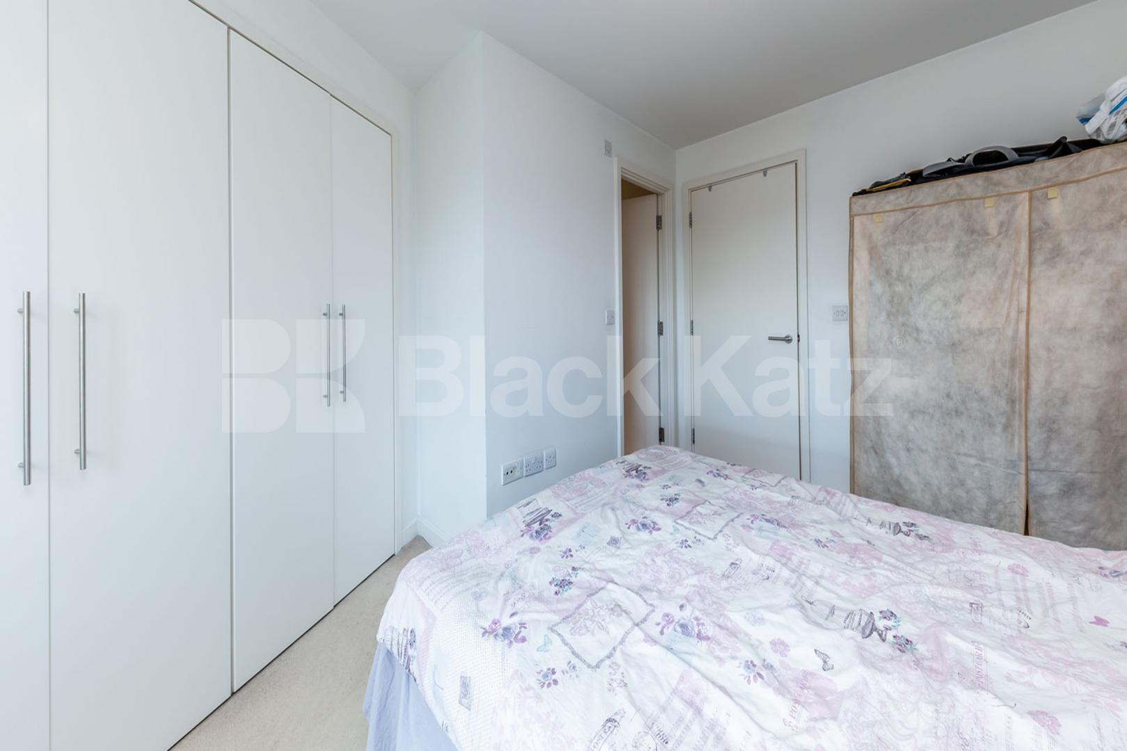 Located within a popular development in Eden Grove with concierge Eden Grove, Holloway