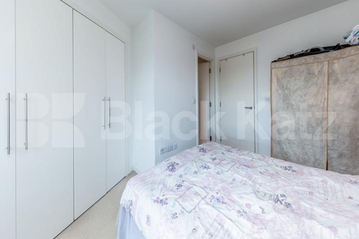 Located within a popular development in Eden Grove with concierge Eden Grove, Holloway