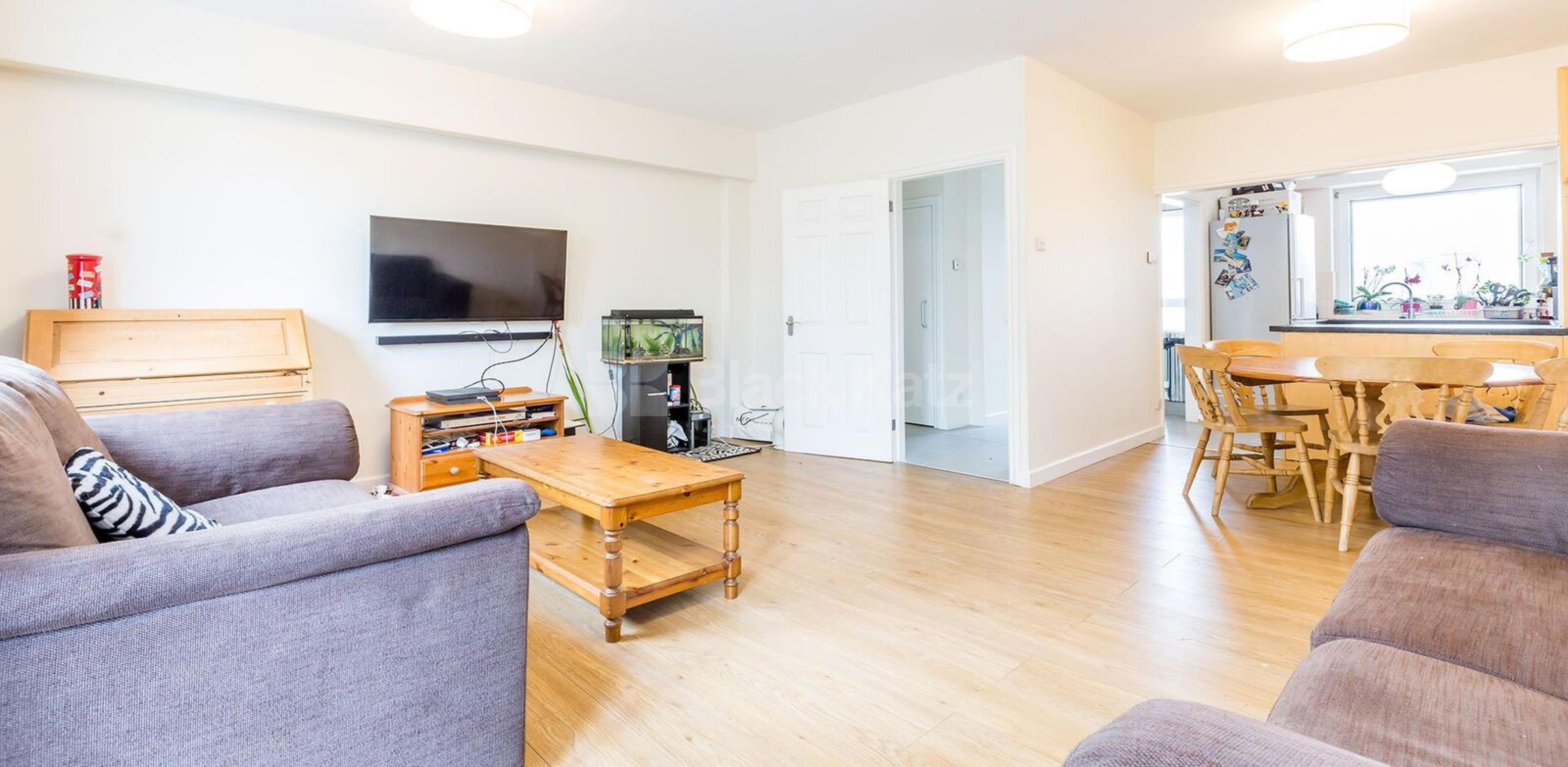 			Fantatstic new instruction , 3 Bedroom, 1 bath, 1 reception Flat			 Viceroy Close, East Finchley N2