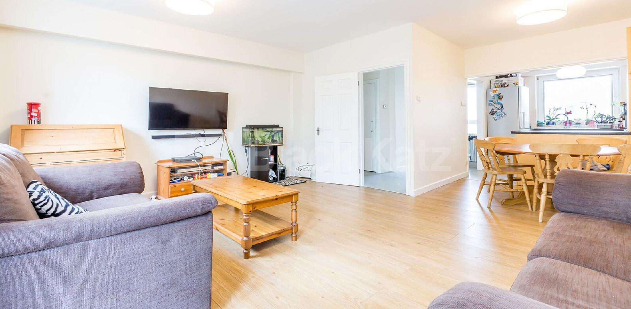 			NEW INSTRUCTION!, 3 Bedroom, 1 bath, 1 reception Flat			 Viceroy Close, East Finchley