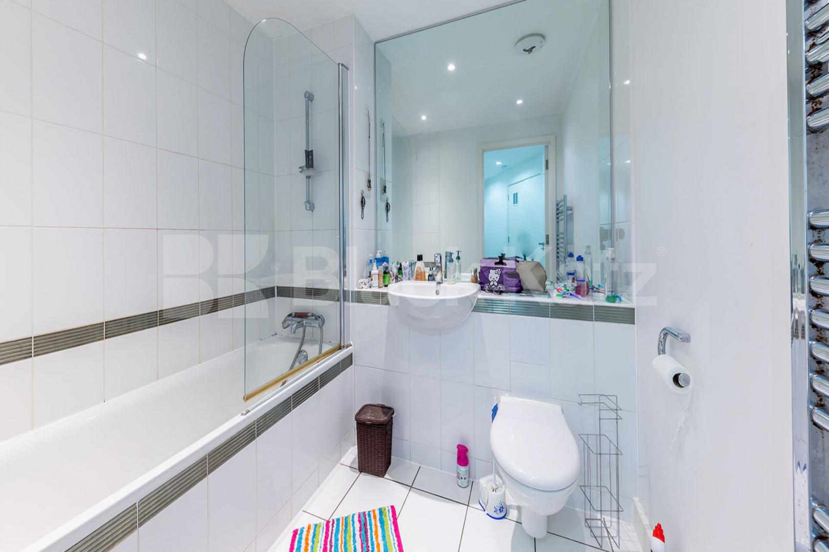 Located within a popular development in Eden Grove with concierge Eden Grove, Holloway