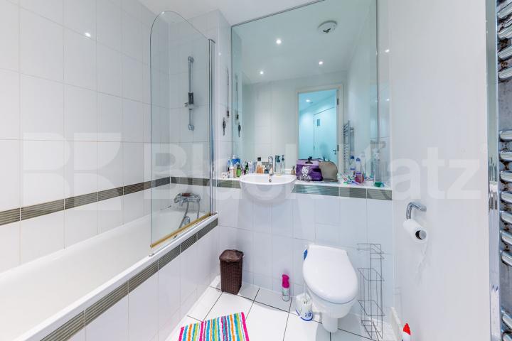 Located within a popular development in Eden Grove with concierge Eden Grove, Holloway