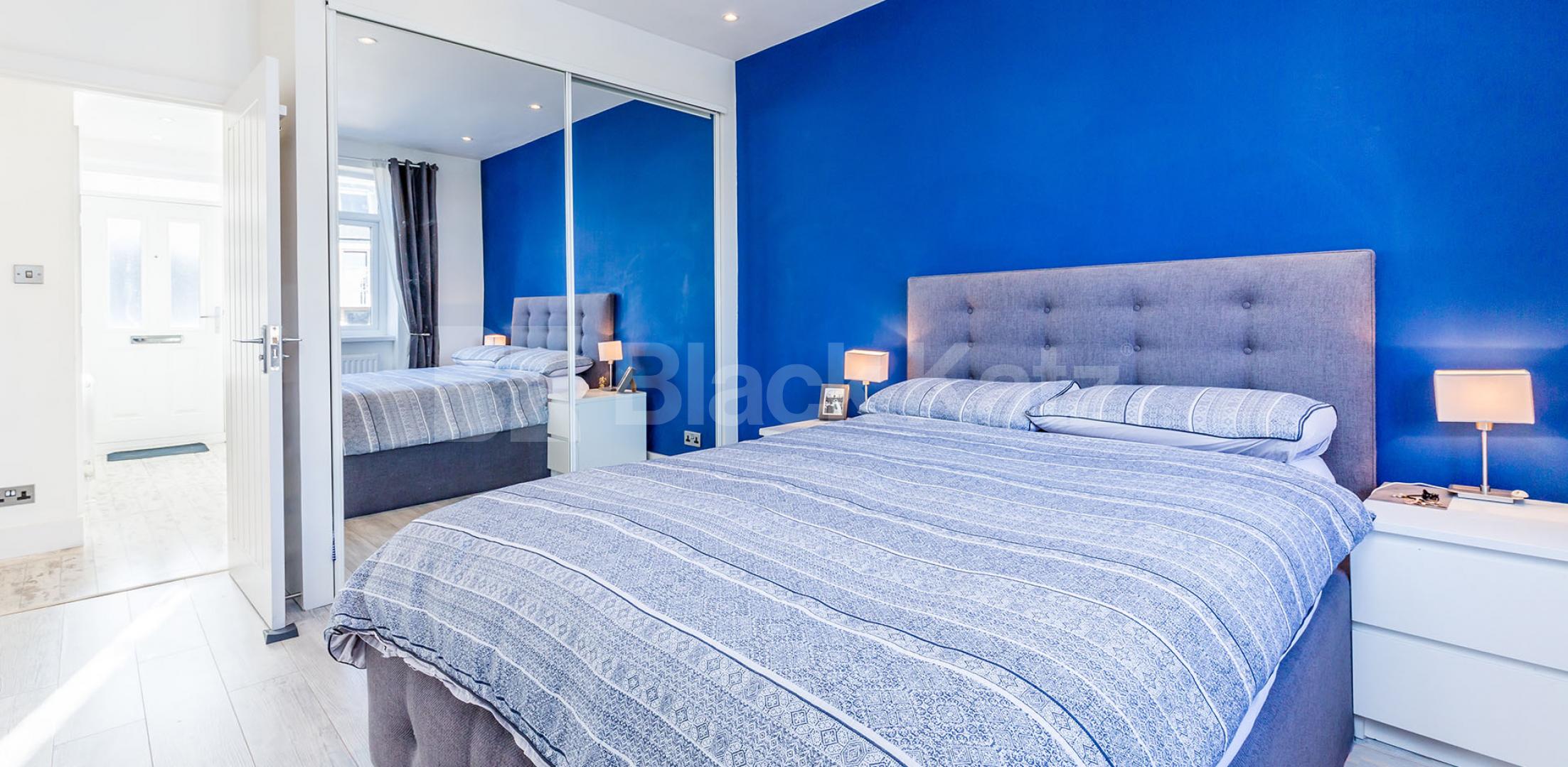 			STUNNING 2 BEDROOM FLAT IN A MANSION BLOCK BY ANGEL TUBE STATION, 2 Bedroom, 1 bath, 1 reception Flat			 Pentonville Road, ANGEL-ISLINGTON-KING'S CROSS