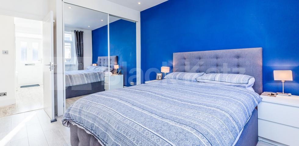 			STUNNING 2 BEDROOM FLAT IN A MANSION BLOCK BY ANGEL TUBE STATION, 2 Bedroom, 1 bath, 1 reception Flat			 Pentonville Road, ANGEL-ISLINGTON-KING'S CROSS