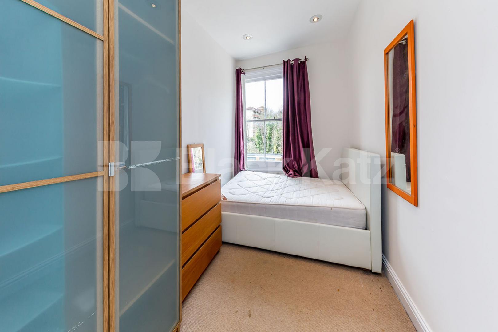 First floor 2 double bedroom property located only a short walk to Finsbury Park Mount Pleasant Cresent , Stroud Green