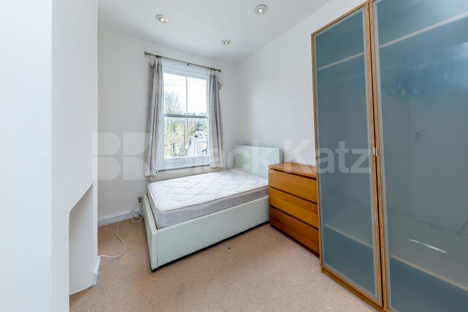 First floor 2 double bedroom property located only a short walk to Finsbury Park Mount Pleasant Cresent , Stroud Green