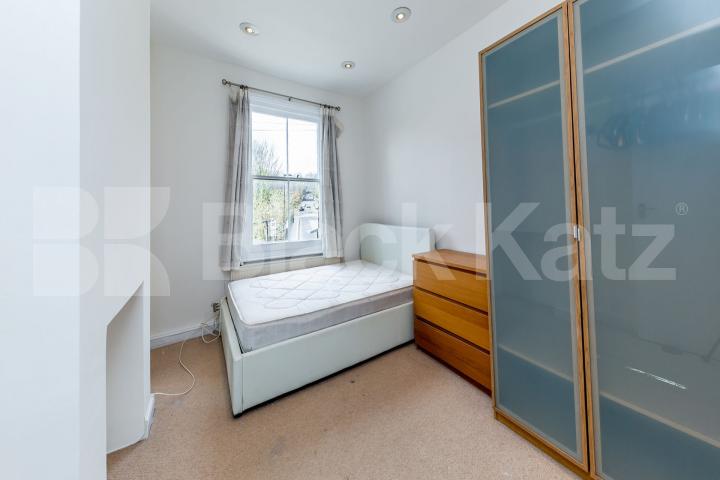 First floor 2 double bedroom property located only a short walk to Finsbury Park Mount Pleasant Cresent , Stroud Green