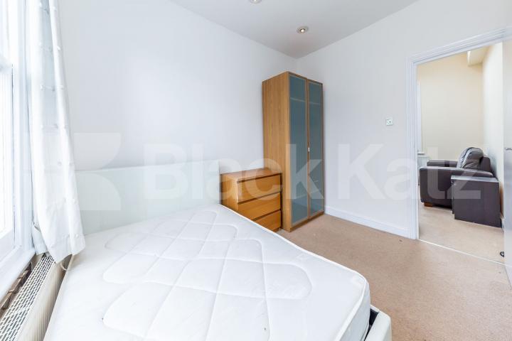 First floor 2 double bedroom property located only a short walk to Finsbury Park Mount Pleasant Cresent , Stroud Green