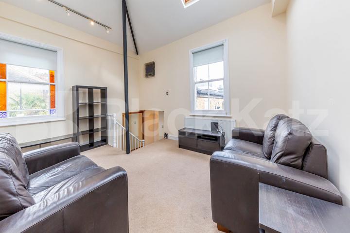 First floor 2 double bedroom property located only a short walk to Finsbury Park Mount Pleasant Cresent , Stroud Green