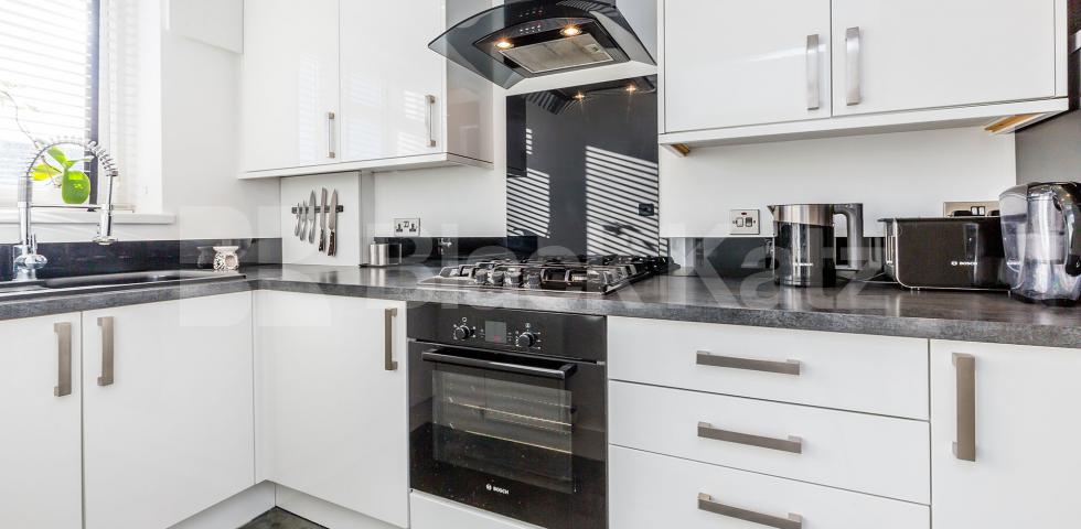 			STUNNING 2 BEDROOM FLAT IN A MANSION BLOCK BY ANGEL TUBE STATION, 2 Bedroom, 1 bath, 1 reception Flat			 Pentonville Road, ANGEL-ISLINGTON-KING'S CROSS