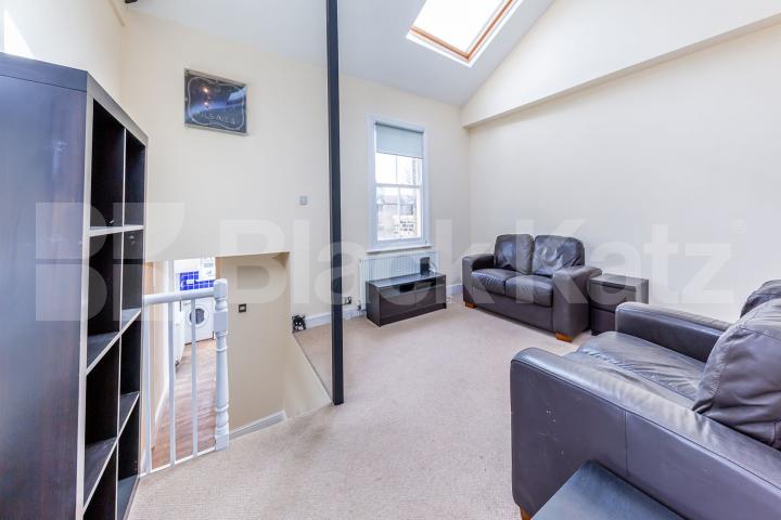 First floor 2 double bedroom property located only a short walk to Finsbury Park Mount Pleasant Cresent , Stroud Green