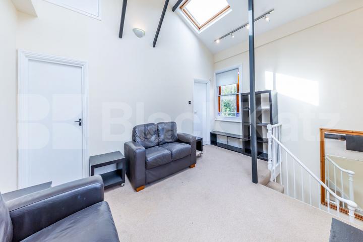 First floor 2 double bedroom property located only a short walk to Finsbury Park Mount Pleasant Cresent , Stroud Green