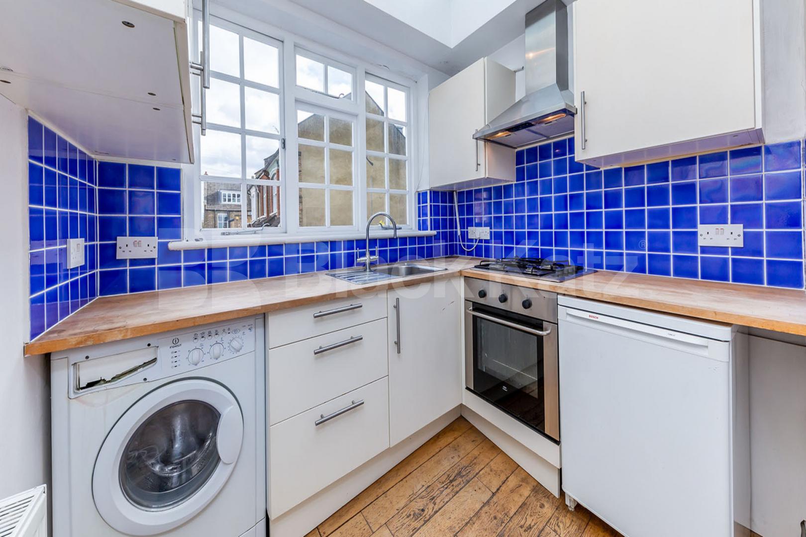First floor 2 double bedroom property located only a short walk to Finsbury Park Mount Pleasant Cresent , Stroud Green