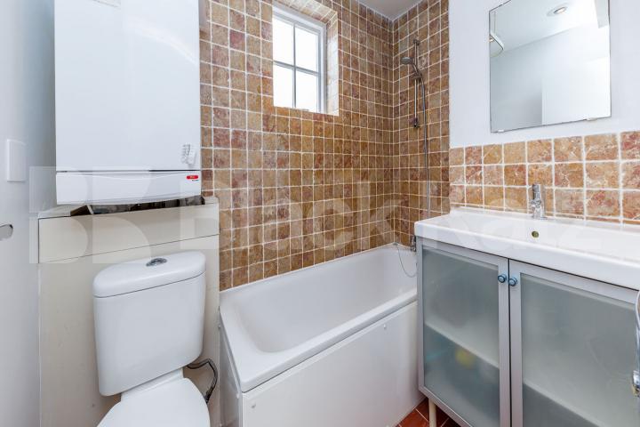 First floor 2 double bedroom property located only a short walk to Finsbury Park Mount Pleasant Cresent , Stroud Green