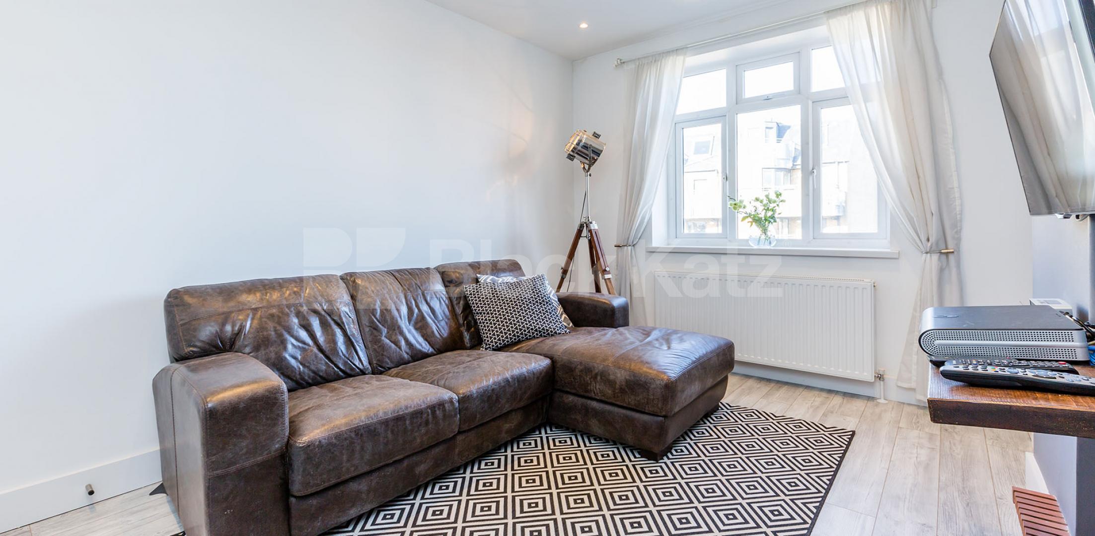 			STUNNING 2 BEDROOM FLAT IN A MANSION BLOCK BY ANGEL TUBE STATION, 2 Bedroom, 1 bath, 1 reception Flat			 Pentonville Road, ANGEL-ISLINGTON-KING'S CROSS