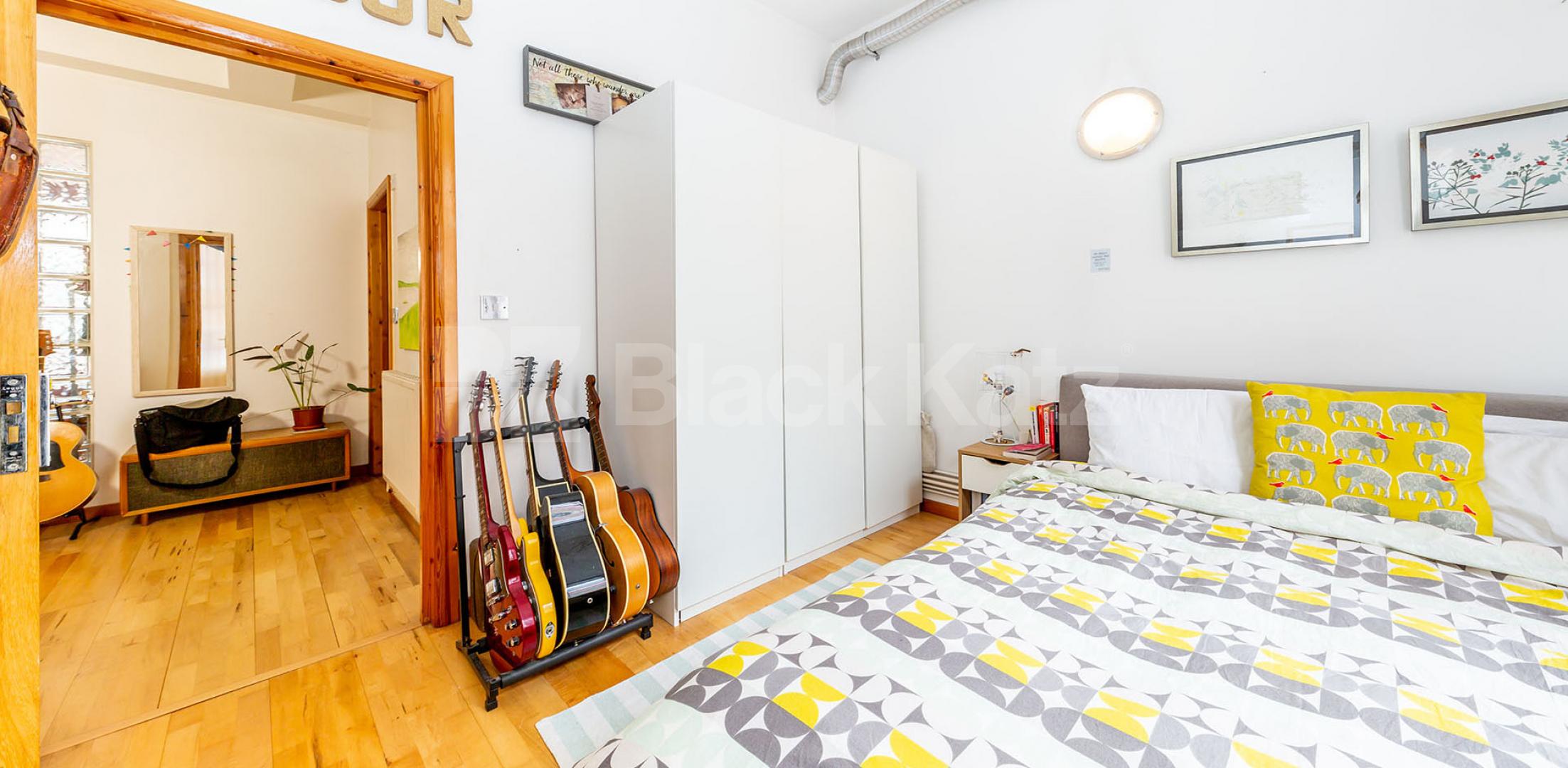 			2 BED WAREHOUSE CONVERTION, 2 Bedroom, 1 bath, 1 reception Apartment			 Dove Road, CANONBURY-ISLINGTON