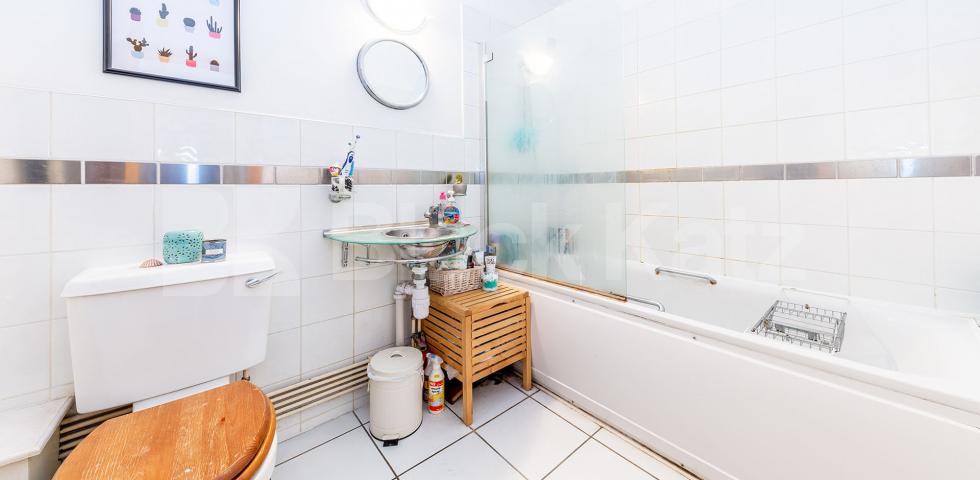 			2 BED WAREHOUSE CONVERTION, 2 Bedroom, 1 bath, 1 reception Apartment			 Dove Road, CANONBURY-ISLINGTON