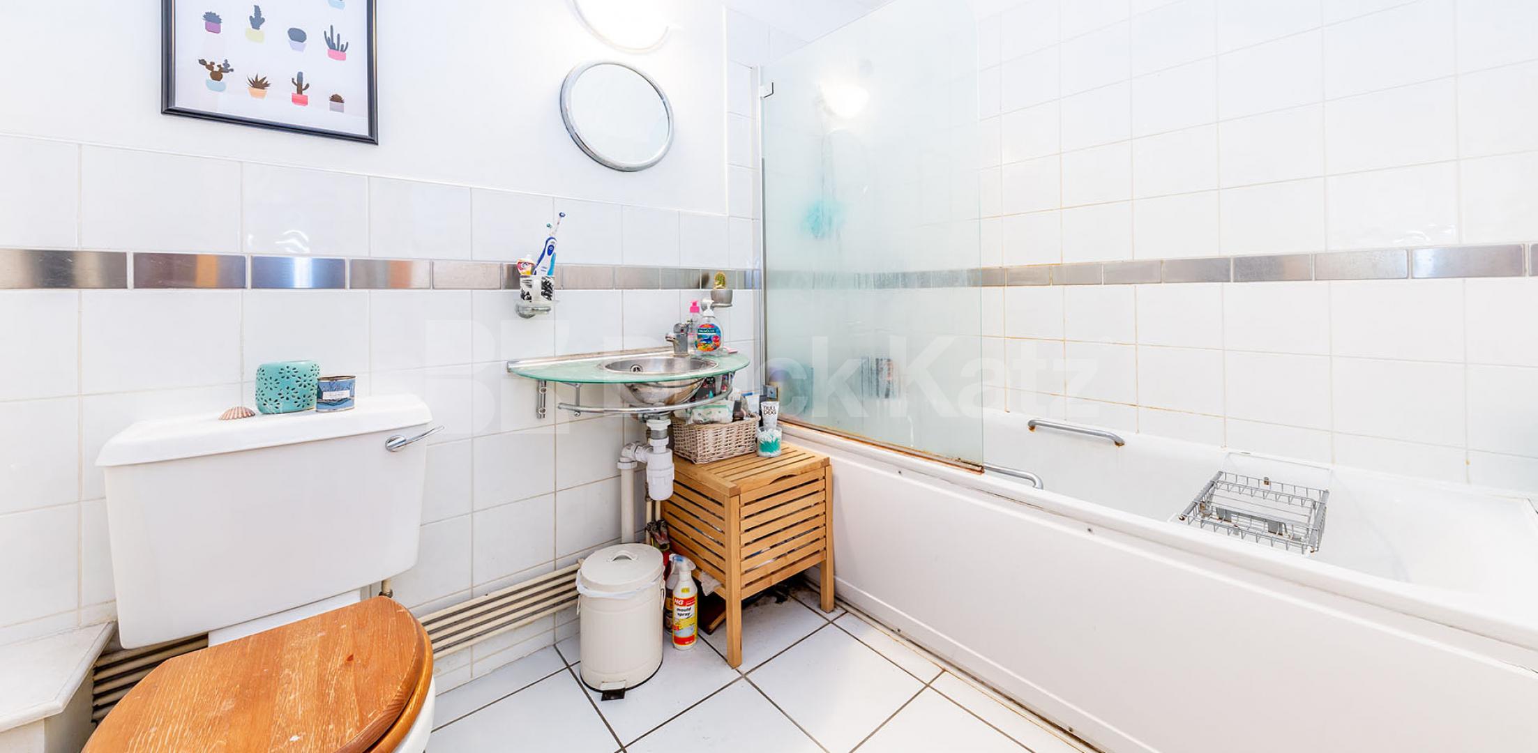 			WAREHOUSE CONVERSION, 2 Bedroom, 1 bath, 1 reception Flat			 Dove Road, ISLINGTON/CANONBURY