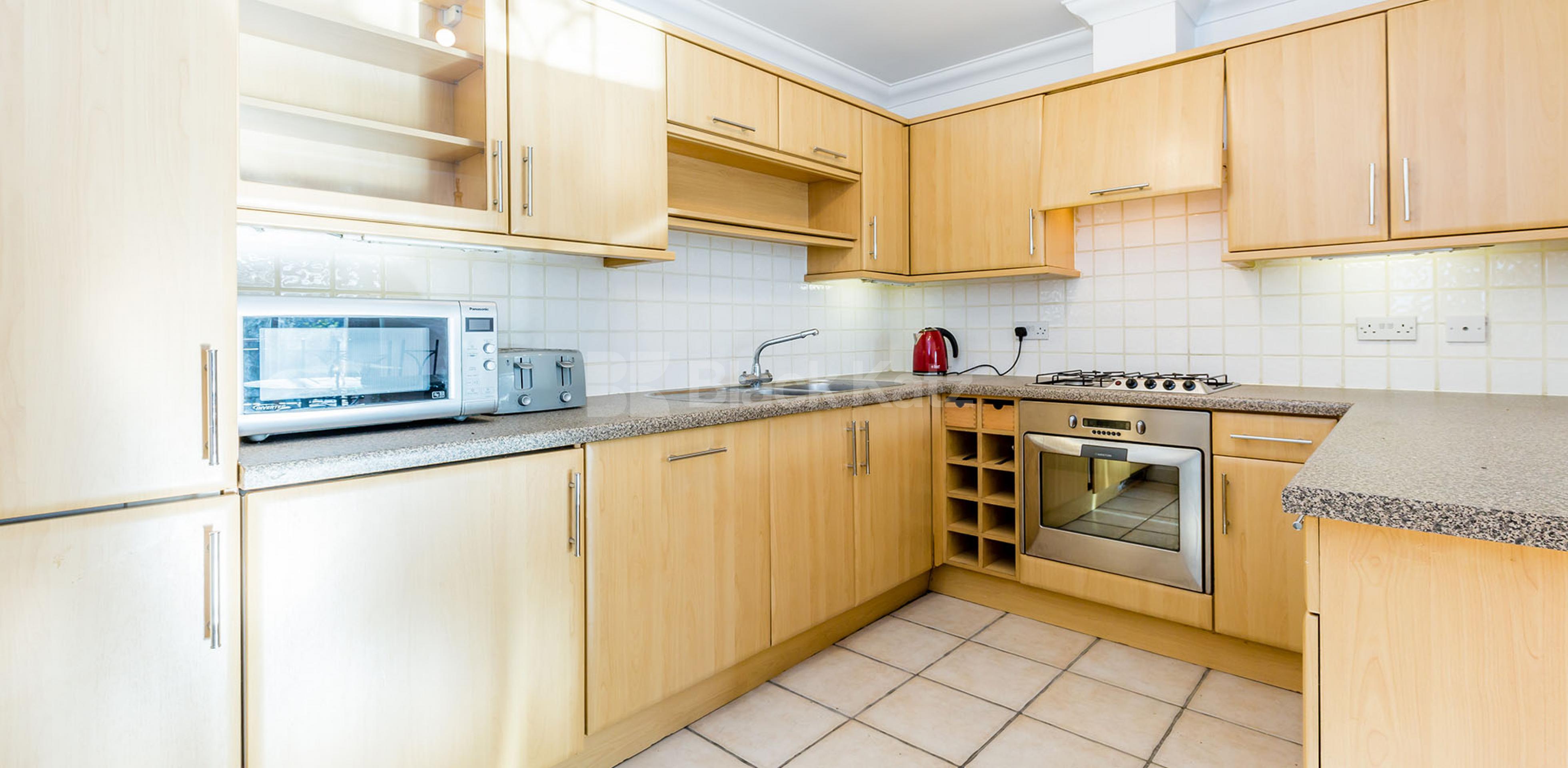 			NEW INSTRUCTION!, 3 Bedroom, 1 bath, 1 reception Flat			 Liverpool Road, Angel N1
