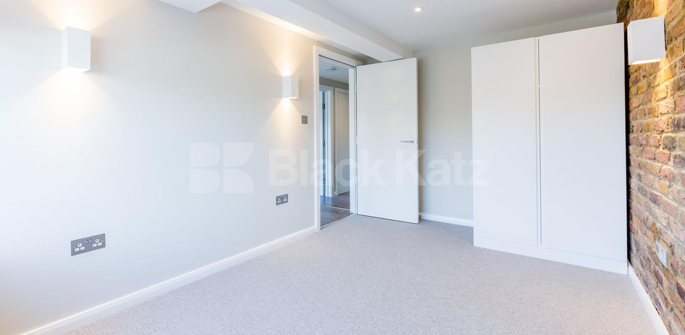 			WAREHOUSE CONVERSION IN ANGEL-OLD STREET-SHOREDITCH, 3 Bedroom, 1 bath, 1 reception Flat			 EAGLE HOUSE-EAGLE WHARF ROAD, ANGEL-OLD STREET-SHOREDITCH