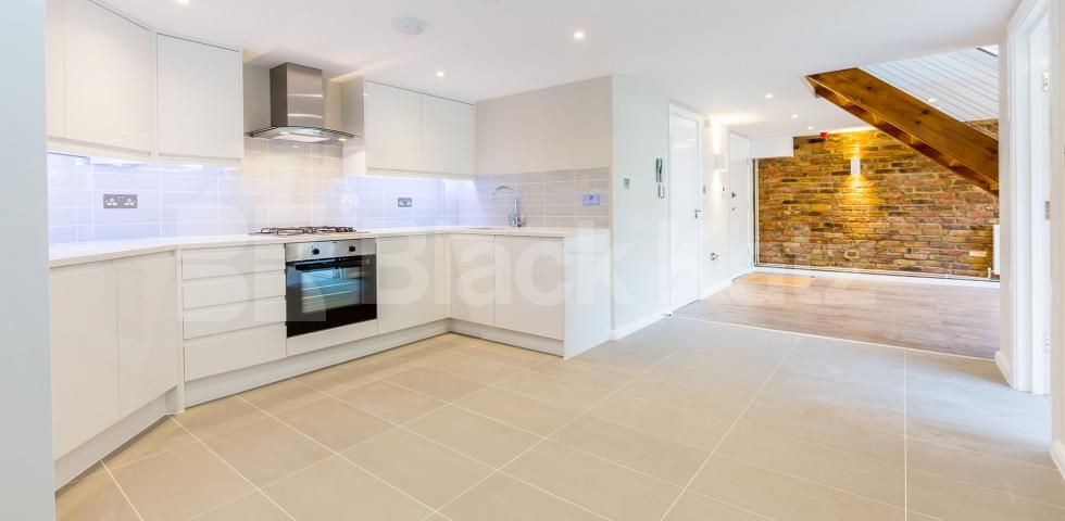 			WAREHOUSE CONVERSION IN ANGEL-OLD STREET-SHOREDITCH, 3 Bedroom, 1 bath, 1 reception Flat			 EAGLE HOUSE-EAGLE WHARF ROAD, ANGEL-OLD STREET-SHOREDITCH