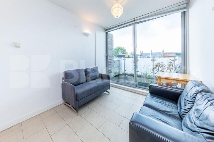A beautiful Split level 1 bedroom with terrace in the heart of Angel Godson Street, Angel