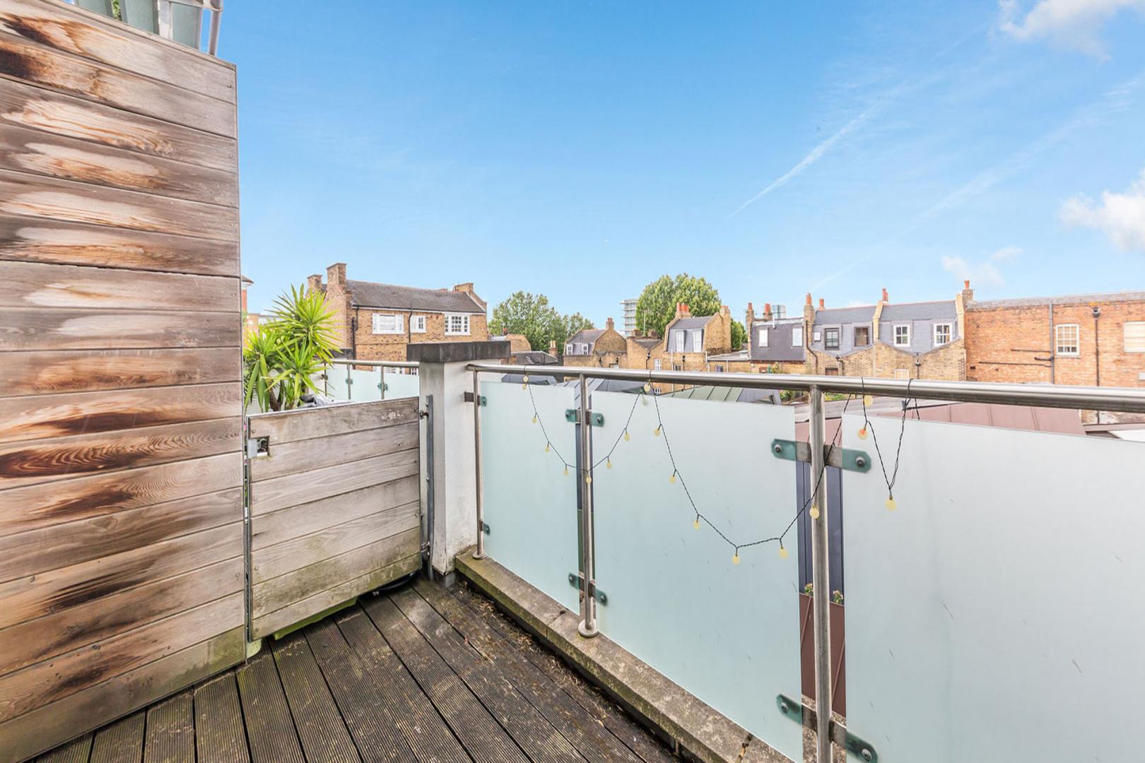 A beautiful Split level 1 bedroom with terrace in the heart of Angel Godson Street, Angel