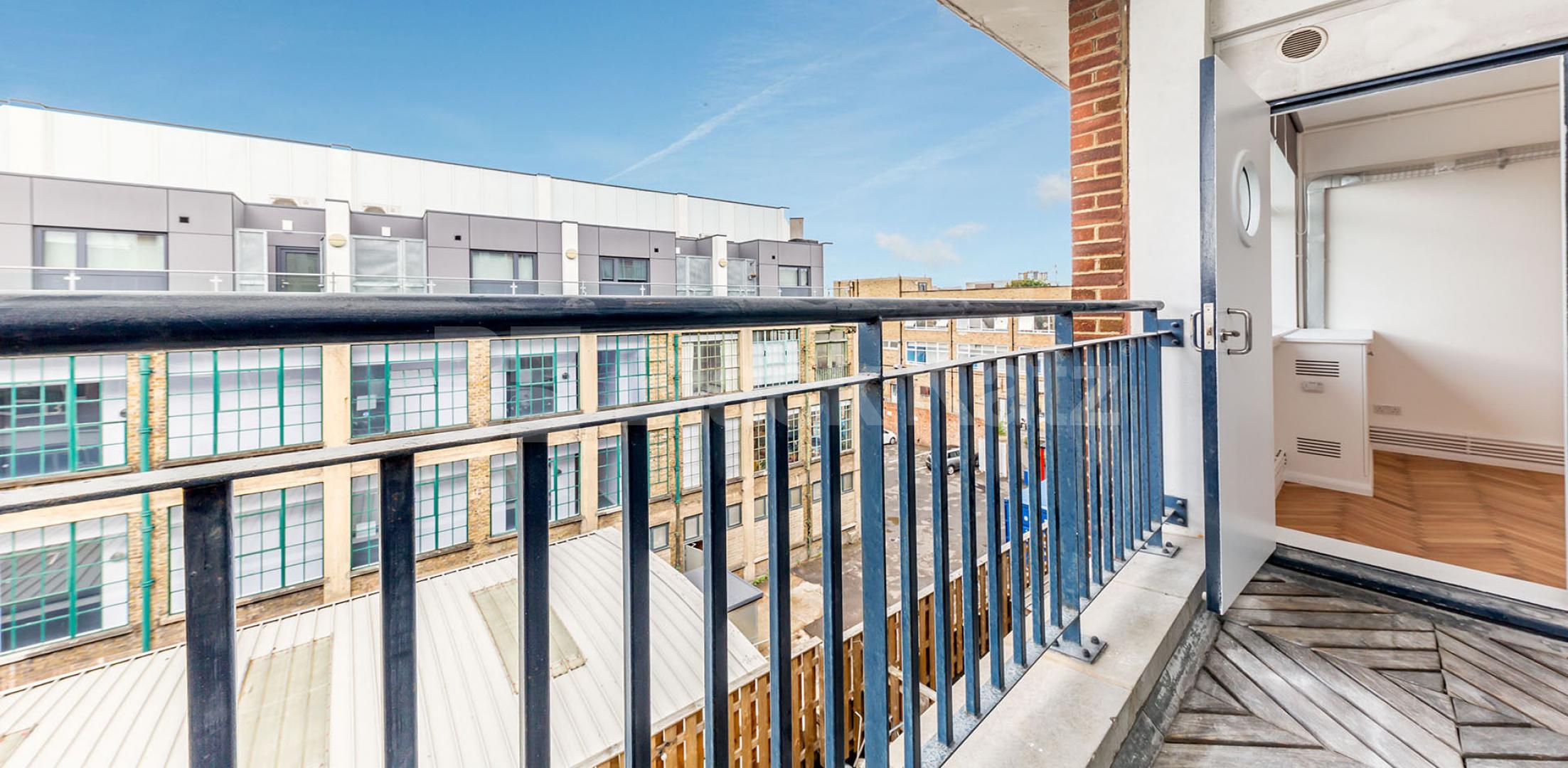 			NEWLY REFURBISHED SPACIOUS THREE BEDROOM , 3 Bedroom, 1 bath, 1 reception Flat			 GROVE HOUSE-TUDOR ROAD, HACKNEY-BETHNAL GREEN-LONDON FIELDS