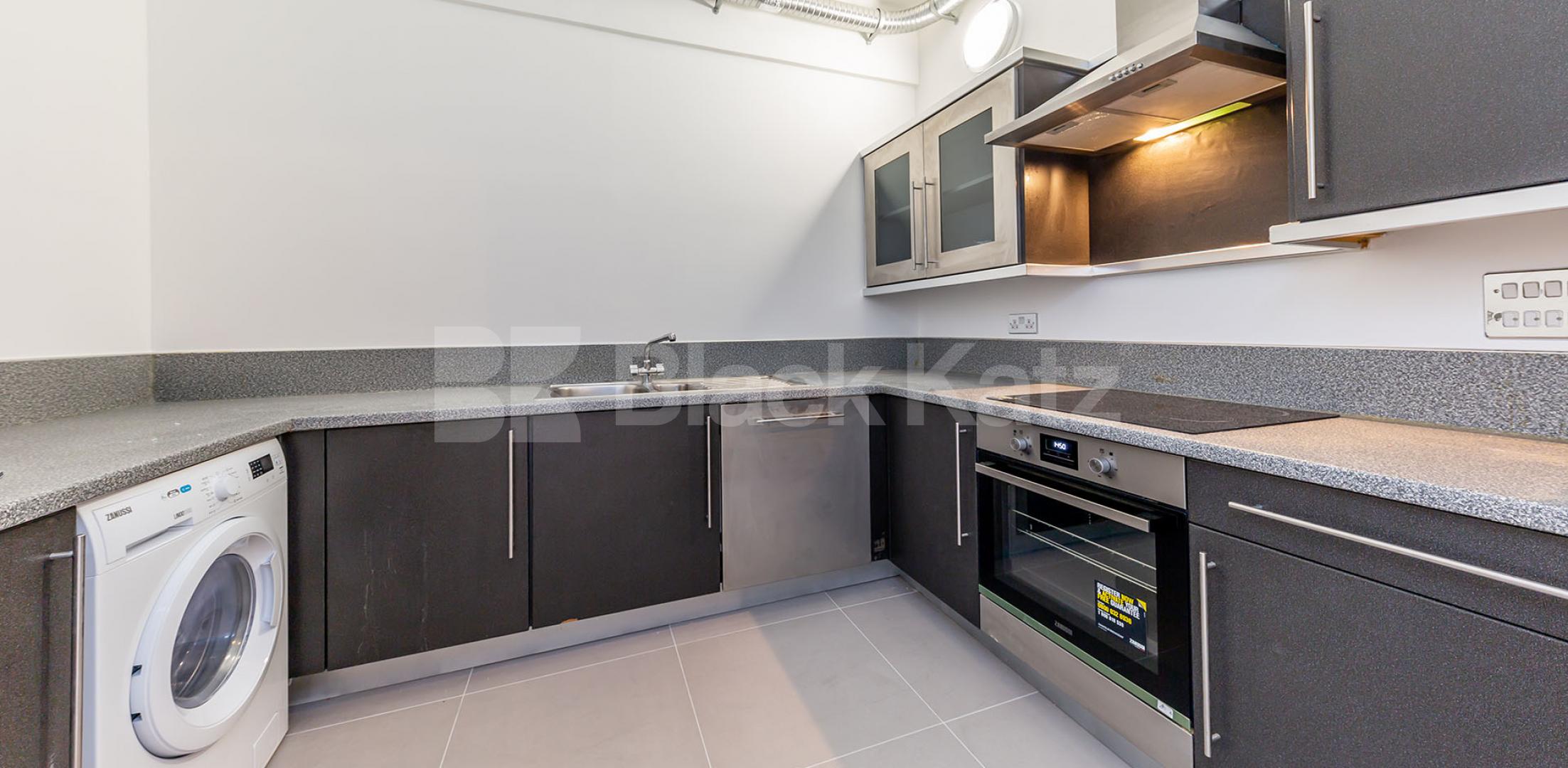 			SPACIOUS THREE BEDROOM LIVE/WORK WAREHOUSE CONVERSION, 3 Bedroom, 1 bath, 1 reception Flat			 GROVE HOUSE-TUDOR ROAD, HACKNEY-BETHNAL GREEN-LONDON FIELDS