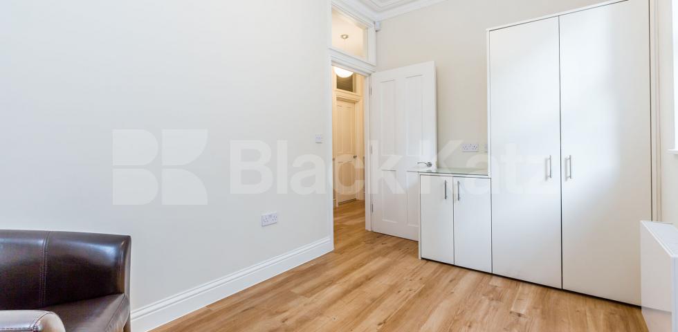 			NEW INSTRUCTION!, 2 Bedroom, 1 bath, 1 reception Apartment			 Liverpool Road, BARNSBURY-ANGEL-HIGHBURY