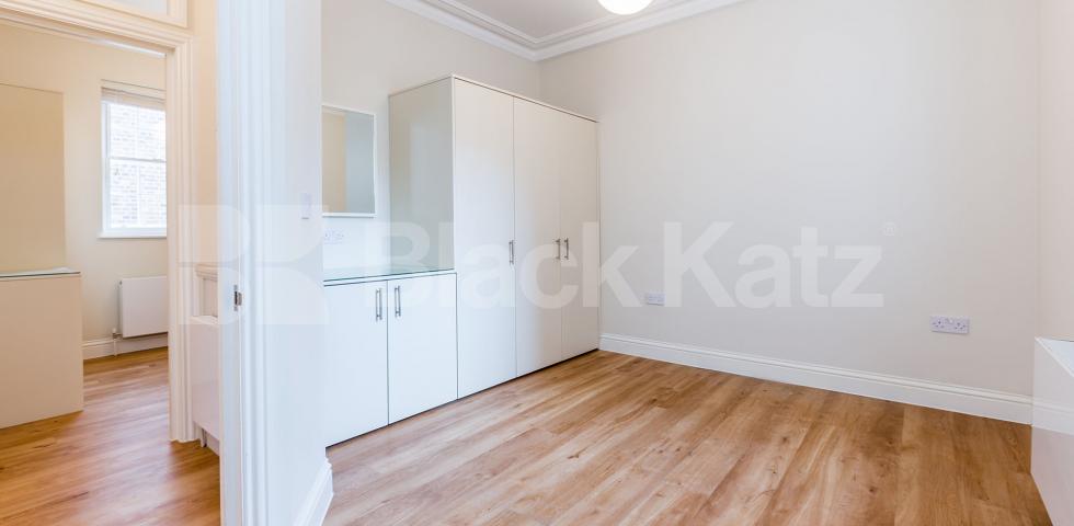 			NEW INSTRUCTION!, 2 Bedroom, 1 bath, 1 reception Apartment			 Liverpool Road, BARNSBURY-ANGEL-HIGHBURY