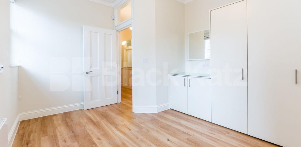 			NEW INSTRUCTION!, 2 Bedroom, 1 bath, 1 reception Apartment			 Liverpool Road, BARNSBURY-ANGEL-HIGHBURY