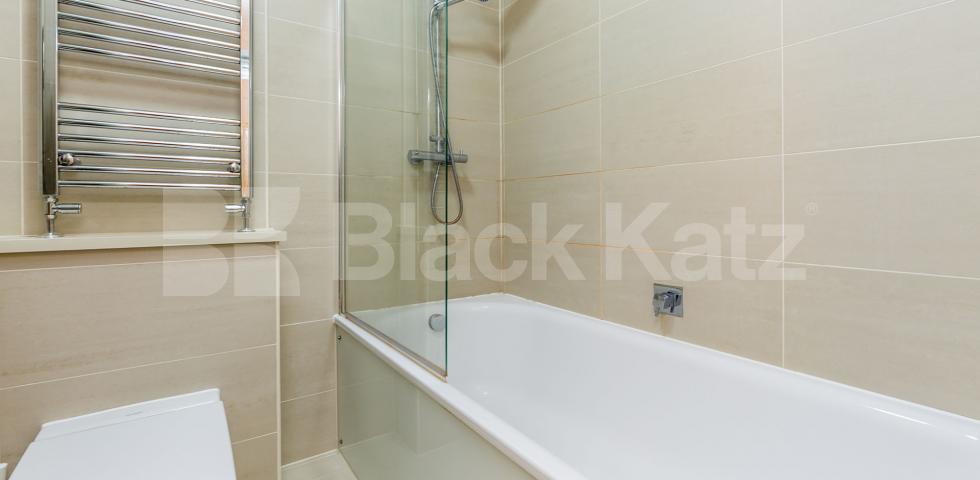 			NEW INSTRUCTION!, 2 Bedroom, 1 bath, 1 reception Apartment			 Liverpool Road, BARNSBURY-ANGEL-HIGHBURY