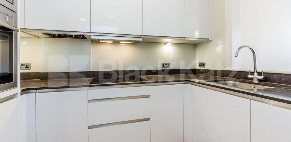 			NEW INSTRUCTION!, 2 Bedroom, 1 bath, 1 reception Apartment			 Liverpool Road, BARNSBURY-ANGEL-HIGHBURY