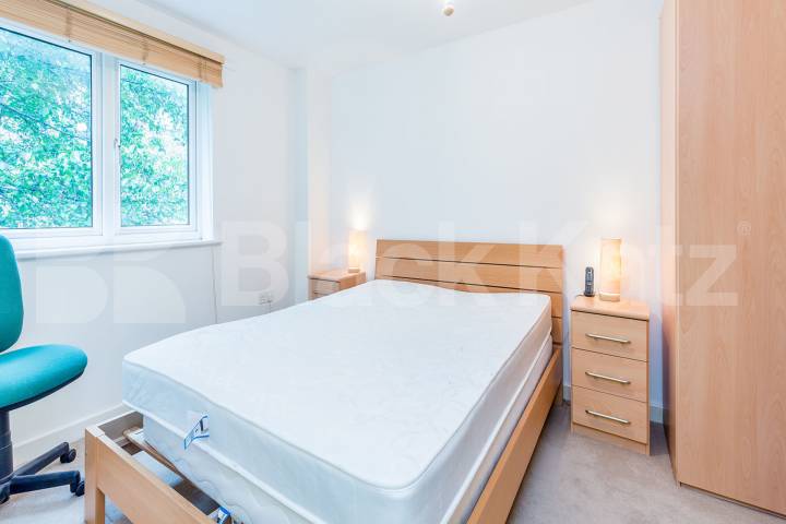 1 bedroom apartment located within a gated development with a balcony Oakleigh Court Murray Grove  , Hoxton / Shoreditch / Old Street