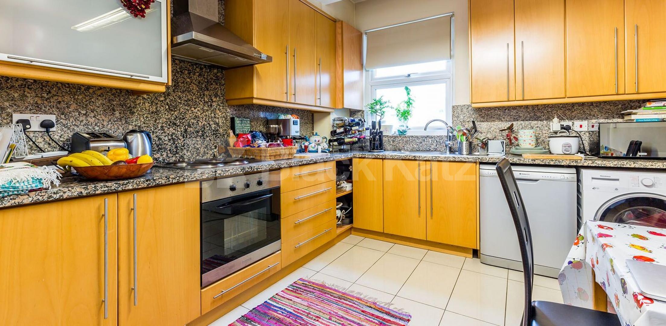 			Stunning 2 Bedroom, 2 Bathroom Split Level Flat!, 2 Bedroom, 1 bath, 1 reception Flat			 Parkhurst Road, BOUNDS GREEN