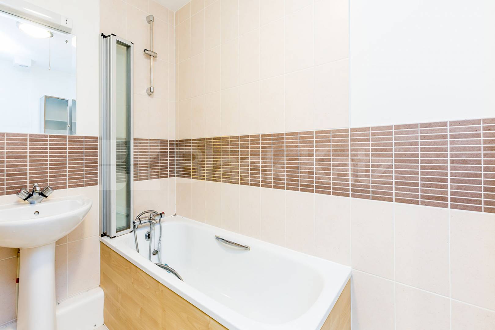 1 bedroom apartment located within a gated development with a balcony Oakleigh Court Murray Grove  , Hoxton / Shoreditch / Old Street