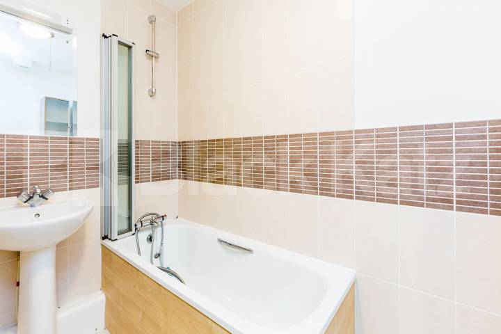 1 bedroom apartment located within a gated development with a balcony Oakleigh Court Murray Grove  , Hoxton / Shoreditch / Old Street