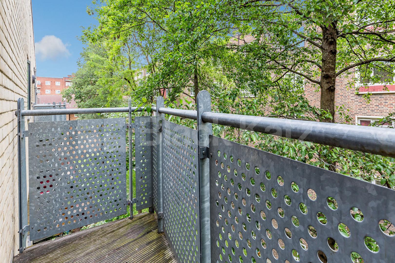 1 bedroom apartment located within a gated development with a balcony Oakleigh Court Murray Grove  , Hoxton / Shoreditch / Old Street