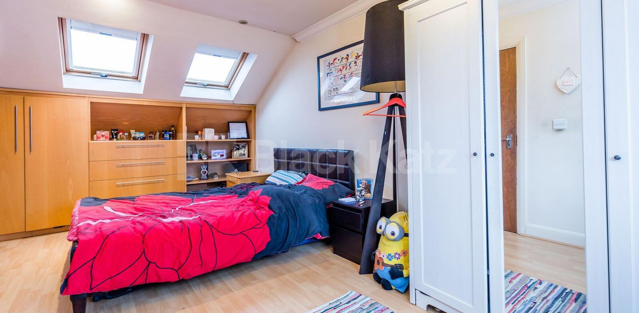 			Stunning 2 Bedroom, 2 Bathroom Split Level Flat!, 2 Bedroom, 1 bath, 1 reception Flat			 Parkhurst Road, BOUNDS GREEN