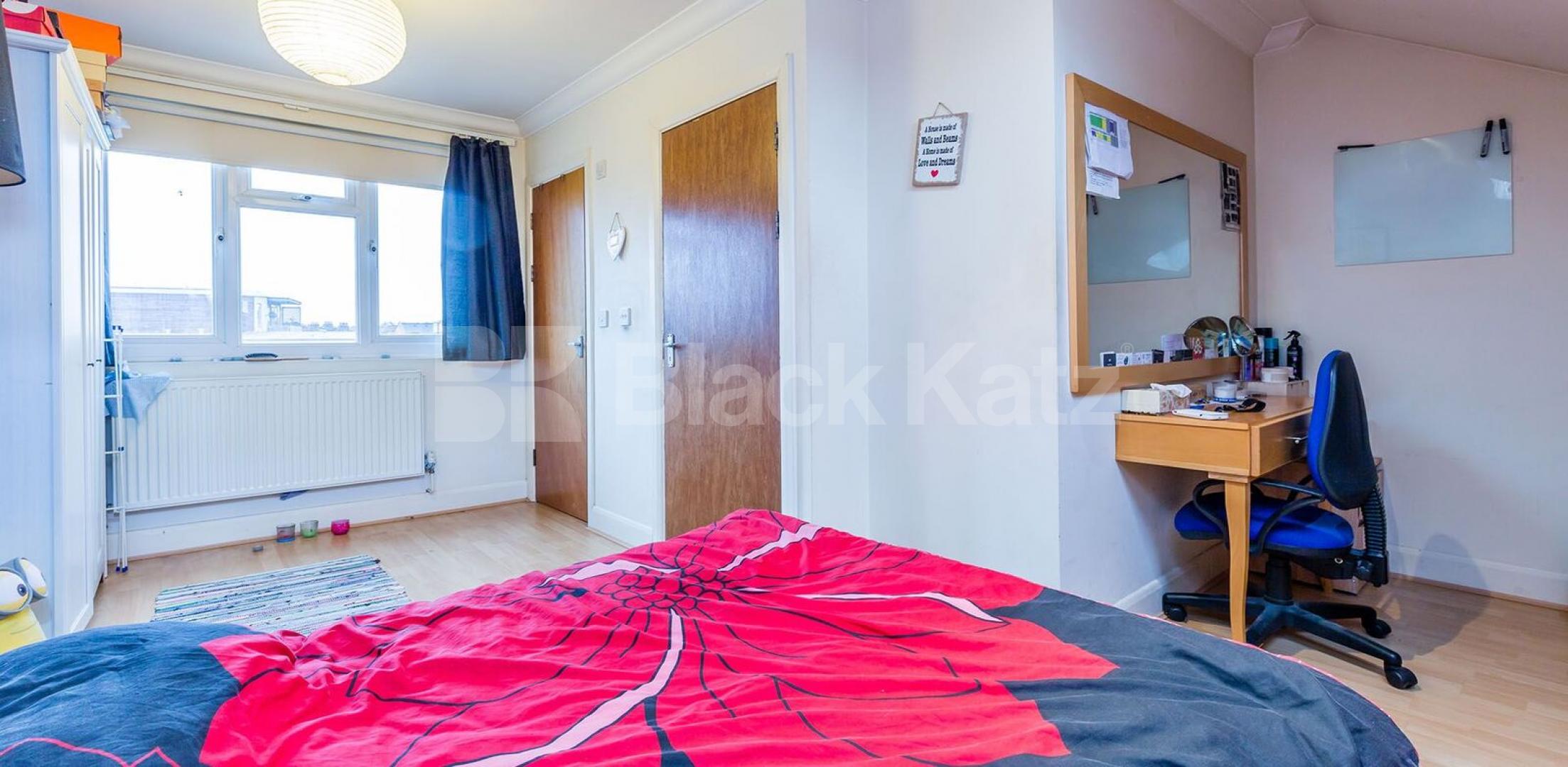 			Stunning 2 Bedroom, 2 Bathroom Split Level Flat!, 2 Bedroom, 1 bath, 1 reception Flat			 Parkhurst Road, BOUNDS GREEN