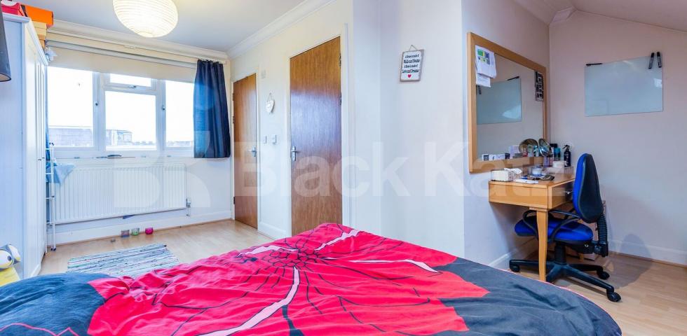 			Stunning 2 Bedroom, 2 Bathroom Split Level Flat!, 2 Bedroom, 1 bath, 1 reception Flat			 Parkhurst Road, BOUNDS GREEN